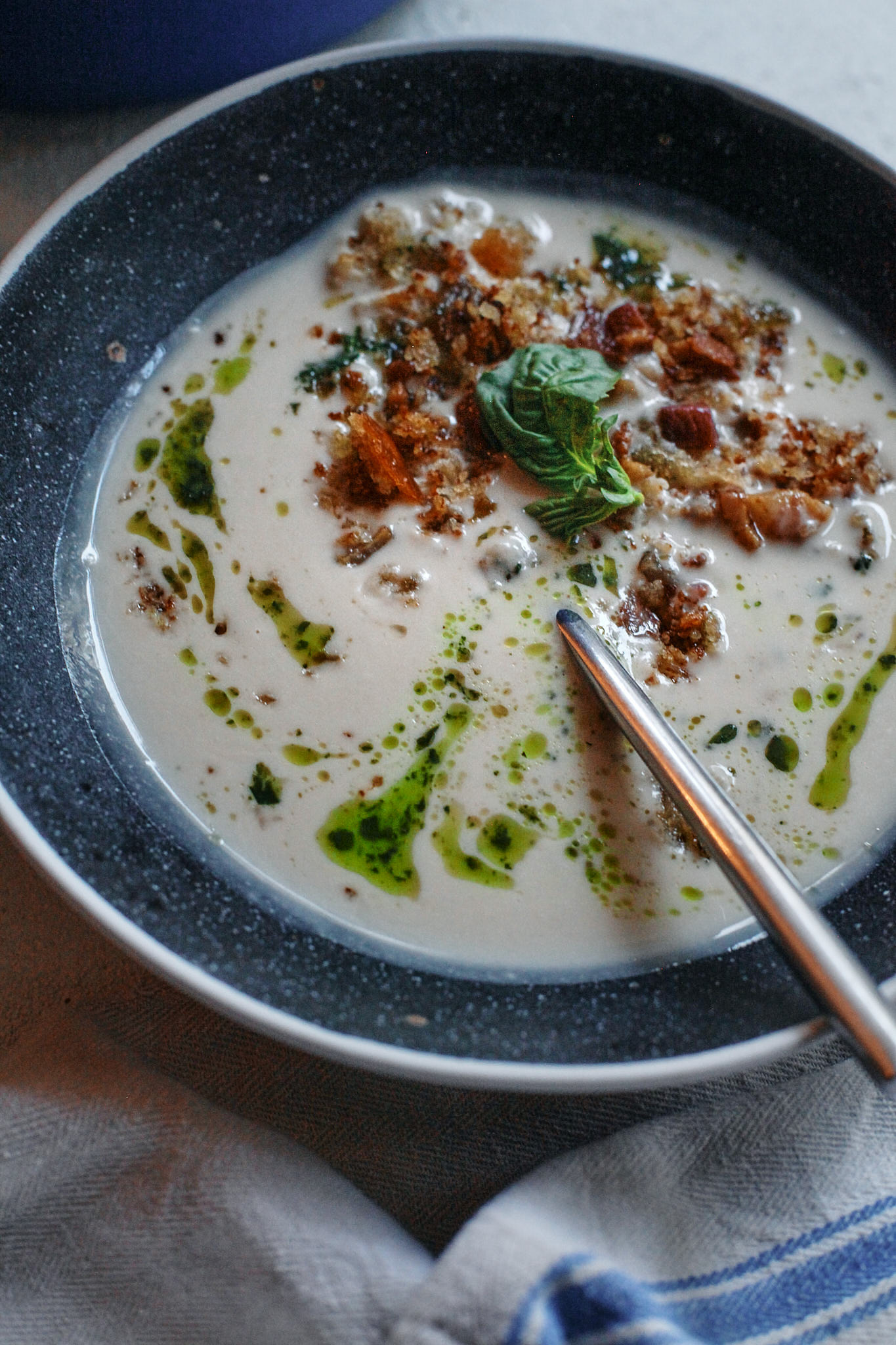 creamy garlic white bean soup