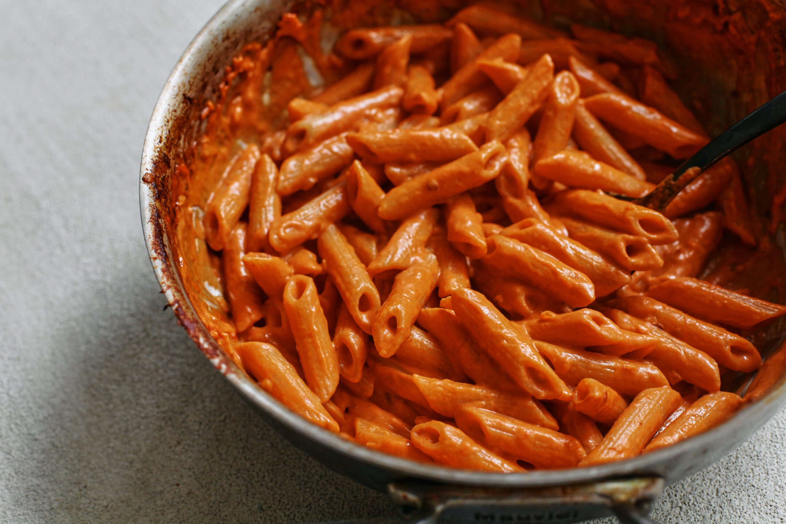 chili oil penne alla vodka in a pan, ready to serve