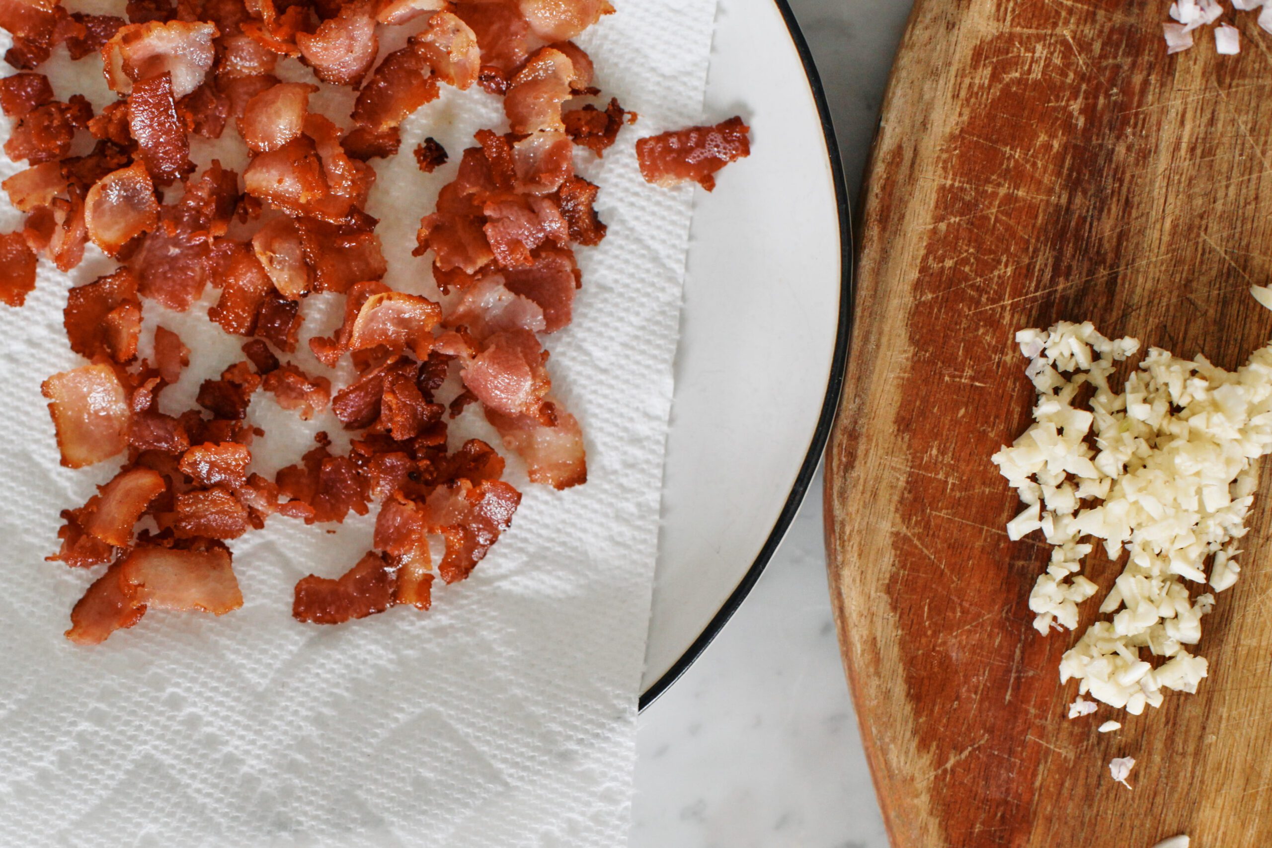crisped bacon on a paper-towel lined plate